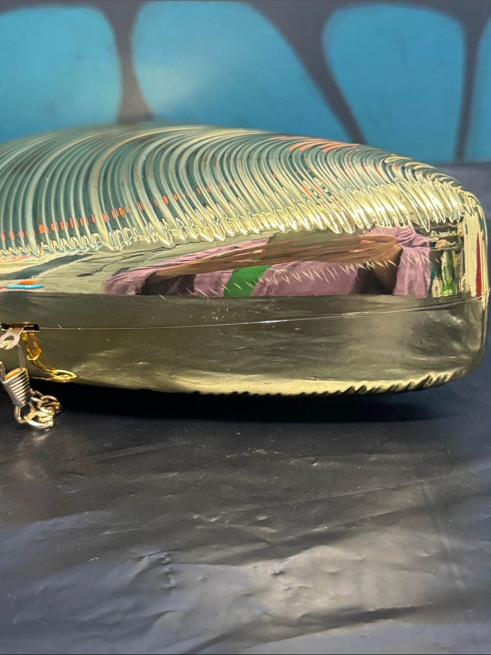 Metallic Gold Shell-Shaped Clutch with Chain Strap - Picture 4 of 9